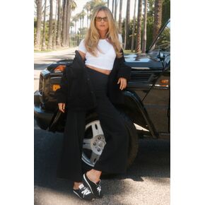 Alo Yoga Airbrush High-Waist Wide Leg Pant (Regular) - Black in Saudi Arabia