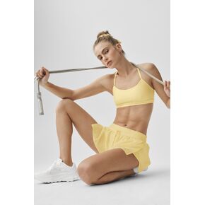 Alo Yoga Airlift Intrigue Bra - Warm Butter in Saudi Arabia