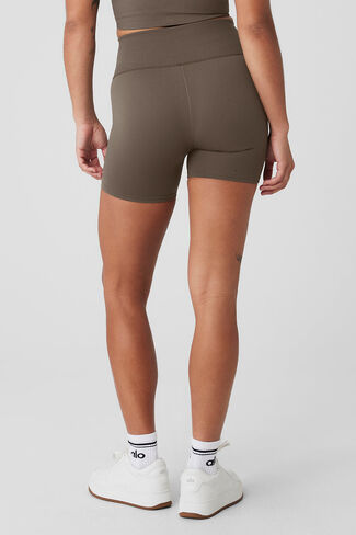 Alo Yoga 5" Seamless Ribbed Favorite Short - Olive Tree in Kuwait