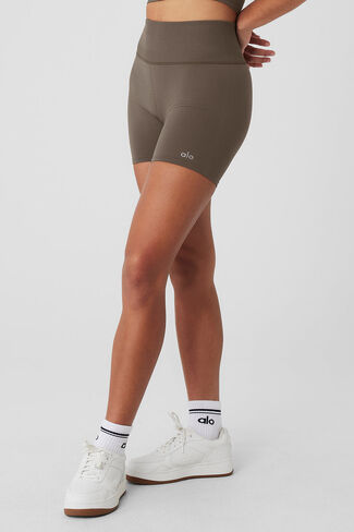 Alo Yoga 5" Seamless Ribbed Favorite Short - Olive Tree in Kuwait