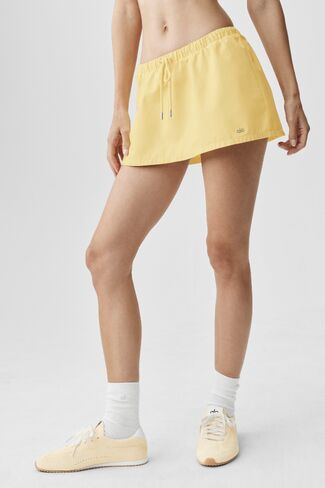 Alo Yoga Low-Rise Best Bet Skirt - Warm Butter in Saudi Arabia