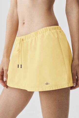 Alo Yoga Low-Rise Best Bet Skirt - Warm Butter in Saudi Arabia