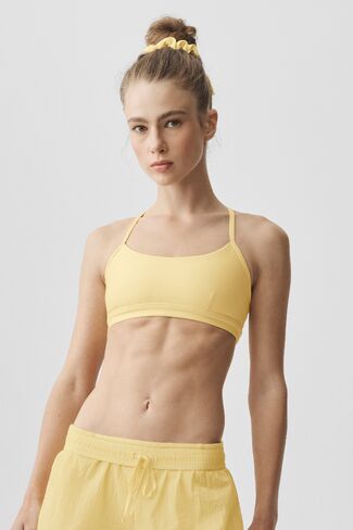 Alo Yoga Airlift Intrigue Bra - Warm Butter in Saudi Arabia