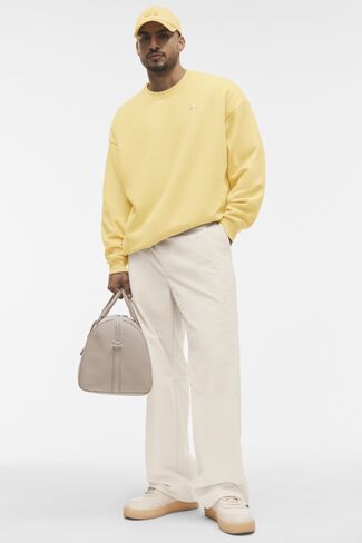 Alo Yoga Accolade Crew Neck Pullover - Warm Butter in Saudi Arabia