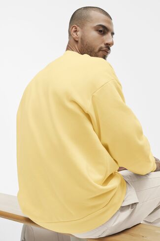 Alo Yoga Accolade Crew Neck Pullover - Warm Butter in Saudi Arabia