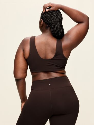 حمالة صدر رياضية Old Navy Light Support StudioSmooth Twist-Front - قهوة سوداء in Kuwait