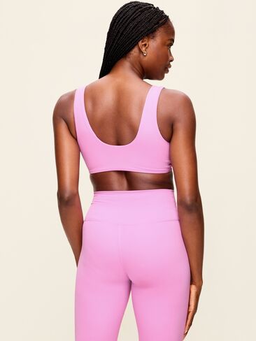 حمالة صدر رياضية Old Navy Light Support StudioSmooth Twist-Front - أوركيد in Kuwait