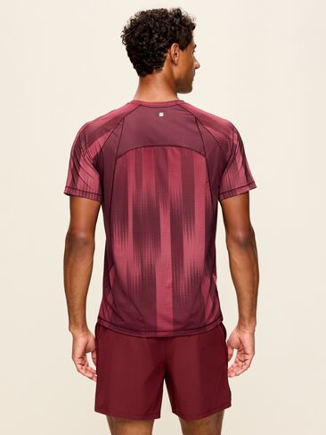 Old Navy Slim Fit Performance Vent T-Shirt - Reddy Or Not in Kuwait