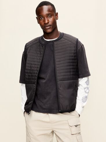 Old Navy Light-Padded USB Vest - Black Jack in Saudi Arabia