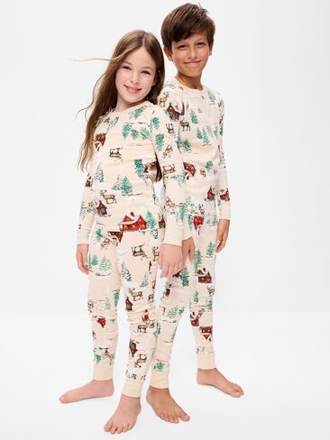 طقم بيجامة مطبوع محايد للجنسين من Old Navy للأطفال - كابينة شتوية (تناسب الشهرة!) in Kuwait