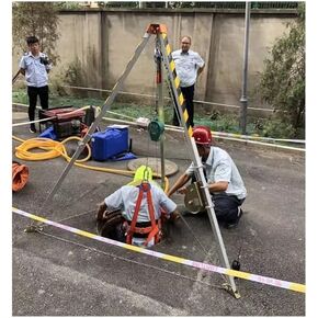 Heavy Duty Confined Space Tripod Kit for Rescue, Firefighting & Lifesaving - Portable Lifting System with Anti-Dropping Device for Sewer Tunnels & Emergency Situations in Kuwait