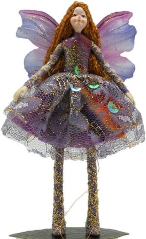 دمية الجنية المصنوعة يدويًا من التوباز الخزامى من تصميم تاسي - مع أجنحة in Kuwait