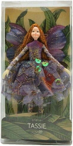 دمية الجنية المصنوعة يدويًا من التوباز الخزامى من تصميم تاسي - مع أجنحة in Kuwait