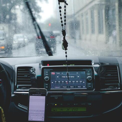 Cell Phone Holder for car Mount Adjustable Dashboard Mount 360 Rotation Compatible with iPhone & Android, Windshield Cell Phone Mount in Kuwait