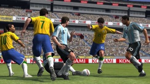 Pro Evolution Soccer 09 - Xbox 360 (Renewed) in Kuwait