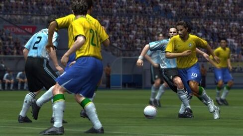 Pro Evolution Soccer 09 - Xbox 360 (Renewed) in Kuwait