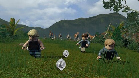 LEGO Jurassic World - PlayStation 4 Standard Edition (Renewed) in Kuwait