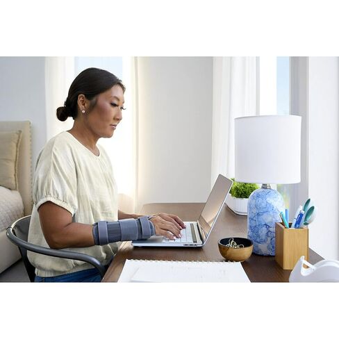 FUTURO Deluxe Wrist Stabilizer Right Hand, S/M in Saudi Arabia