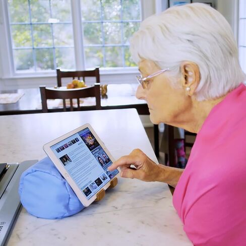 Lap Log iPad Pillow Stand - Eco Friendly Tablet Stand - Great for Reading in Bed - Multi-Angle Adjustable - Made in USA - Basic Black in Saudi Arabia