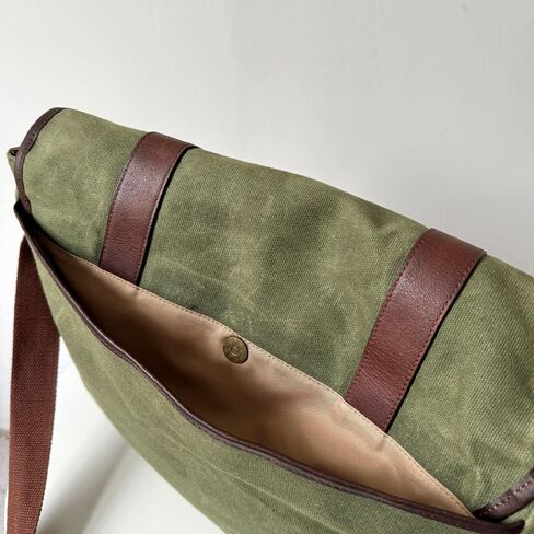 Capelle Miami Maxwell Classic Waxed Canvas and Leather 16 Inch Laptop Messenger Bag in Kuwait