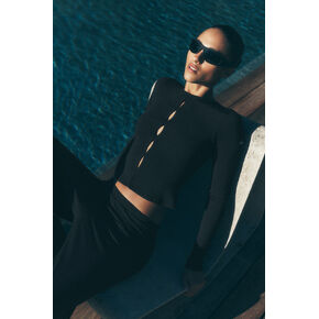 Alo Yoga Dreamlight Long Sleeve Top - Black in Kuwait