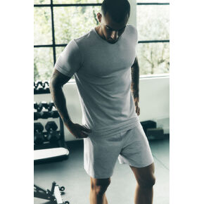 Alo Yoga Conquer Reform Crewneck Short Sleeve - Vintage Athletic Heather in Saudi Arabia