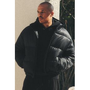 Alo Yoga Cold Front Puffer Jacket - Black in Saudi Arabia