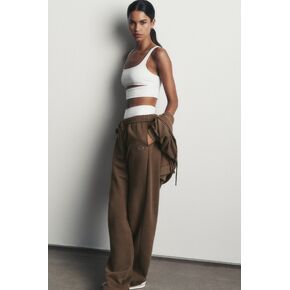 Alo Yoga Accolade Straight Leg Sweatpant - Java Brown in Kuwait