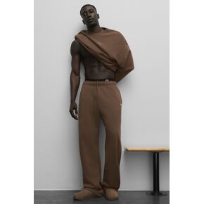 Alo Yoga Accolade Straight Leg Sweatpant - Java Brown in Saudi Arabia