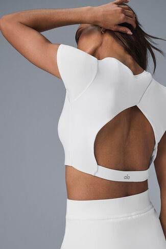 Alo Yoga Alosoft Cropped Backspin Short Sleeve - White in Kuwait