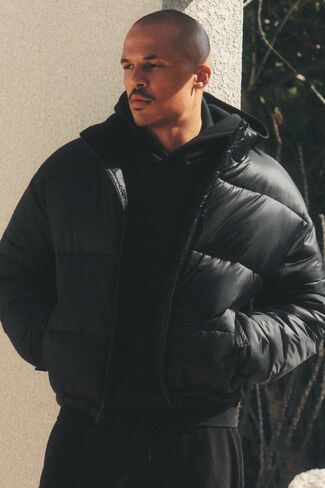 Alo Yoga Cold Front Puffer Jacket - Black in Saudi Arabia