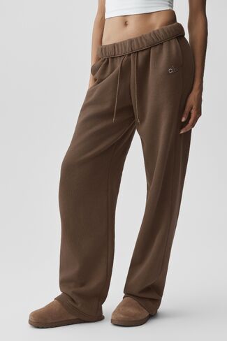 Alo Yoga Accolade Straight Leg Sweatpant - Java Brown in Kuwait