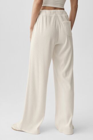 Alo Yoga Muse Wide Leg Pant - Ivory in Kuwait