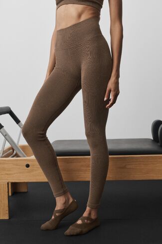 Alo Yoga Seamless High-Waist Two Tone Rib Legging - Java Brown in Kuwait