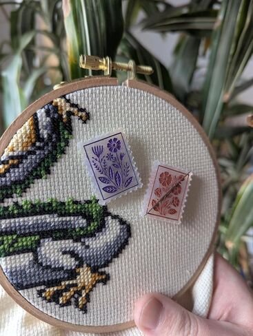 Floral Stamp Magnetic Needle Minder Set in Kuwait