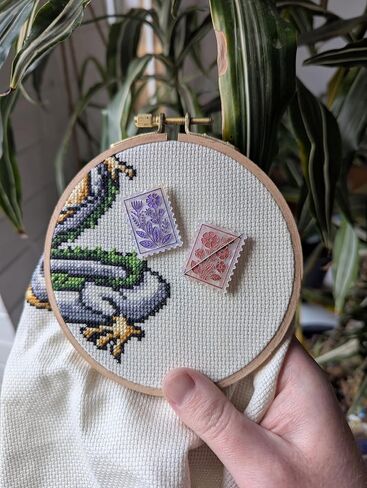 Floral Stamp Magnetic Needle Minder Set in Kuwait