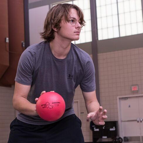 مجموعة Dodgeball Skin Skin Sports-6 كرات الرغوة الناعمة مع طلاء مقاوم للدموع ، سطح قبضة ، ارتداد منخفض ، حقيبة شبكية ، ملعب داخلي وخارجي أو مجموعة كرة من فئة PE-6 "أو 7" in Kuwait