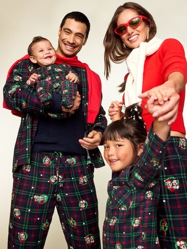 Old Navy Old Navy x Disney Flannel Pajama Pants for Men - Disney Wreath Plaid in Kuwait