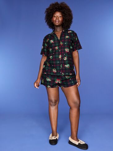 Old Navy Old Navy x Disney Flannel Pajama Shorts Set for Women - Disney Wreath Plaid in Kuwait