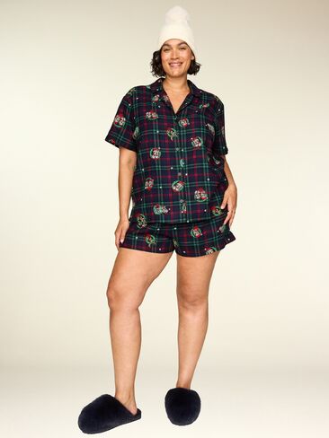Old Navy Old Navy x Disney Flannel Pajama Shorts Set for Women - Disney Wreath Plaid in Kuwait