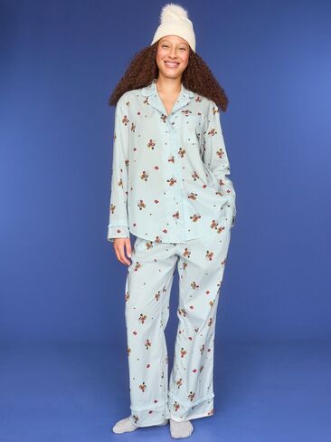 Old Navy Old Navy x Disney Poplin Pajama Pant Set for Women - Disney Winter Scenic in Kuwait