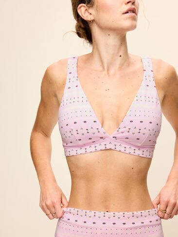 Old Navy Light Support PowerChill  V-Neck Sports Bra - Palest Blossom in Kuwait