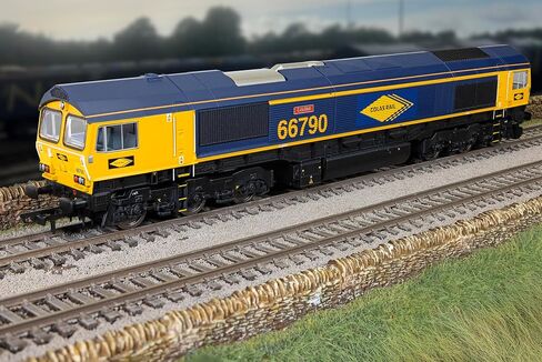 Hornby R30533 Railroad Colas Class 66 Louise 66790 Railway Locos in Saudi Arabia