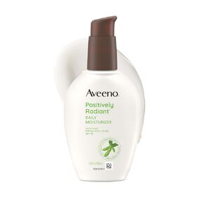 Aveeno Positively Radiant Daily Facial Moisturizer with Broad Spectrum SPF 15 Sunscreen & Soy, Improves the Look of Skin Tone & Texture, Hypoallergenic, Oil-Free, Non-Comedogenic, 4 fl. oz in Saudi Arabia