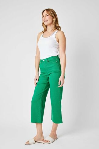 Judy Blue Kelly Green Cropped Capri in Saudi Arabia