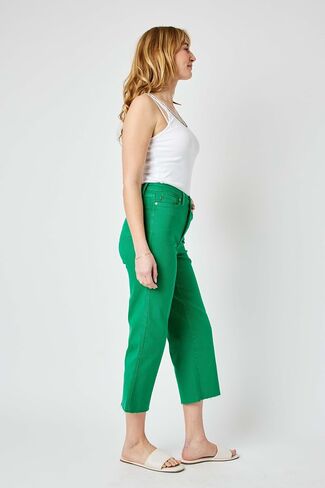 Judy Blue Kelly Green Cropped Capri in Saudi Arabia