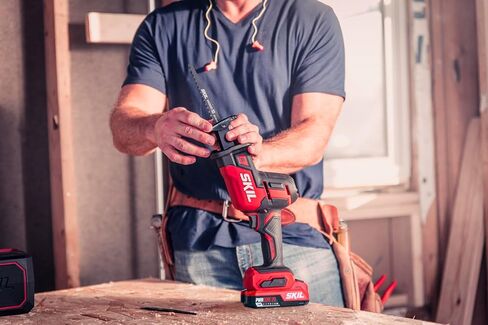 SKIL PWR CORE 20 Brushless 20V Compact Reciprocating Saw Includes 2.0Ah Lithium Battery and Auto PWR JUMP Charger - RS5825B-10 in Kuwait