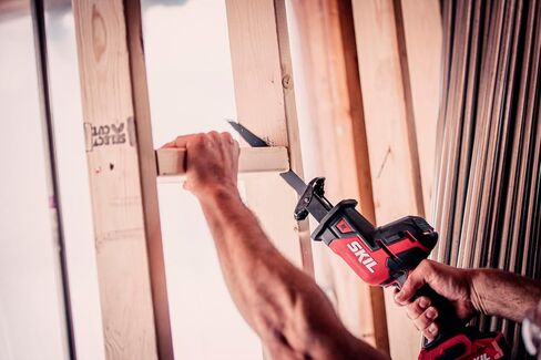 SKIL PWR CORE 20 Brushless 20V Compact Reciprocating Saw Includes 2.0Ah Lithium Battery and Auto PWR JUMP Charger - RS5825B-10 in Kuwait