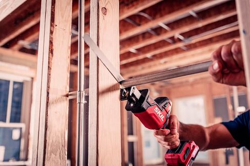 SKIL PWR CORE 20 Brushless 20V Compact Reciprocating Saw Includes 2.0Ah Lithium Battery and Auto PWR JUMP Charger - RS5825B-10 in Kuwait