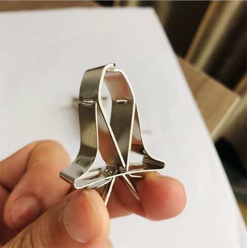 مشابك تغذية قفص الطيور WishLotus، 4 قطع من البلاستيك المتين، مشابك فاكهة الببغاء والخضروات، حامل طعام قفص الطيور الصغير، وحدة تغذية قفص الطيور الأليفة لطيور الحيوانات الأليفة والببغاء، ملحقات قفص الطيور (أ) in Kuwait